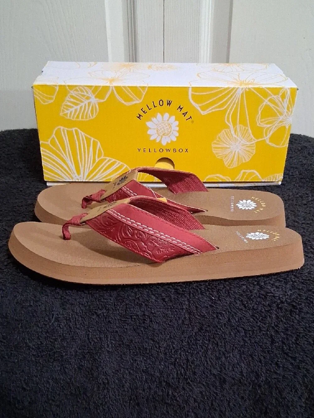 Yellow Box Mellow Mat "Nolina" Red Flip Flop Sandals - Tooled Straps - 9½ - Picture 4 of 9